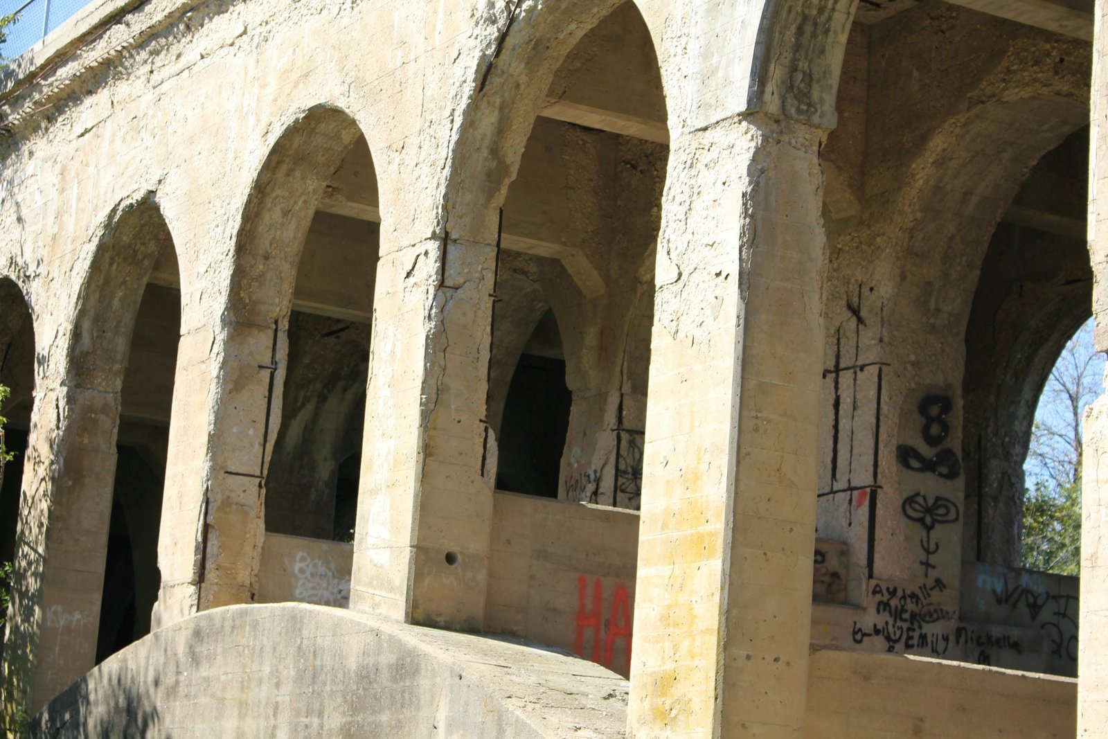 Details of center span